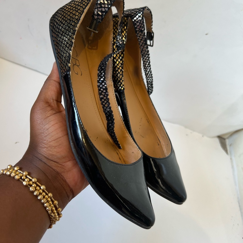 BCBG Paris Black Snakeskin Flats - Picture 2 of 7
